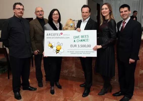 Bild: ARCOTEL Hotels spendet EUR 3.500 an kroatische Bienenorganisation