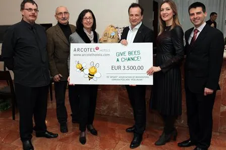 Bild: ARCOTEL Hotels spendet EUR 3.500 an kroatische Bienenorganisation