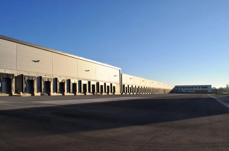 Symbolische Schlüsselübergabe für Aldi Logistikzentrum im irischen Mitchelstown Bild: Symbolische Schlüsselübergabe für Aldi Logistikzentrum im irischen Mitchelstown
