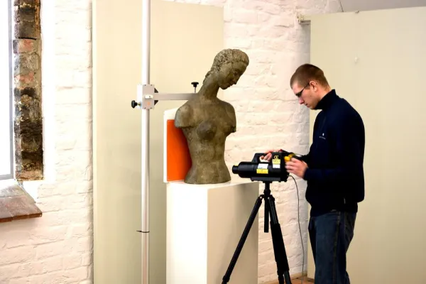 Bild: Sorge um Kunstwerk: Röntgenanalyse durch Oehm und Rehbein bringt Sicherheit