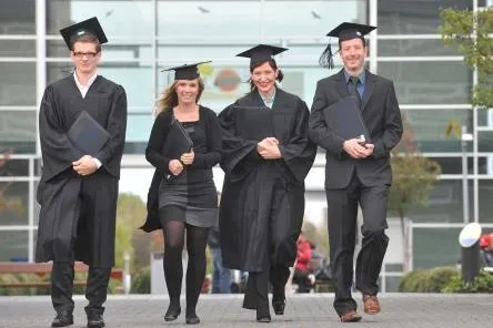 Bild: Neben dem Job zum MBA weiterqualifizieren