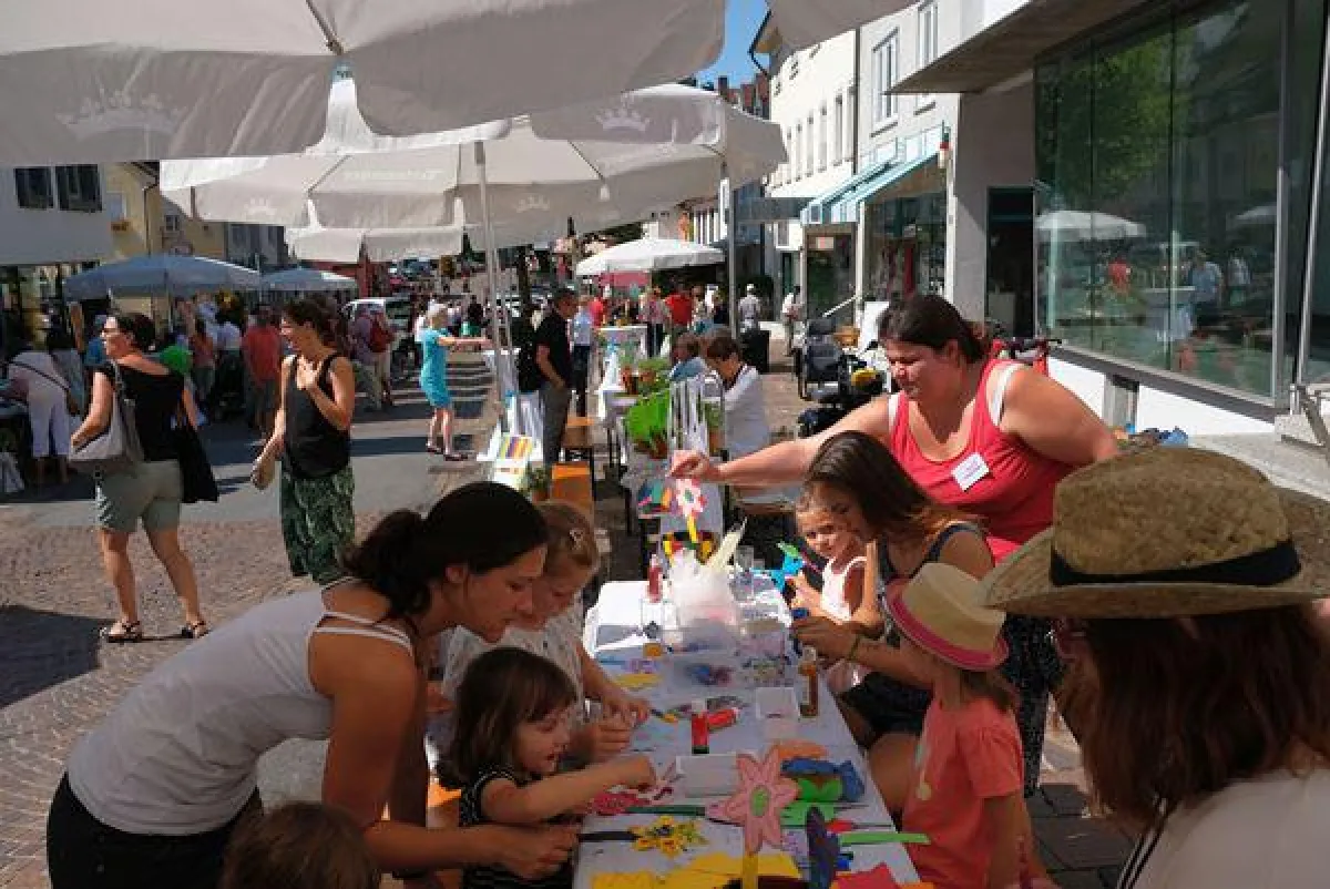 Bürger-Mentoren der Stadt Tettnang am Städtlesmarkt präsentieren ihre Projekte.