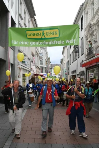 Bild: „Genfrei Gehen“ erreichte mit Bonn zweiten politischen Standort auf dem Marsch für eine gentechnikfreie Welt