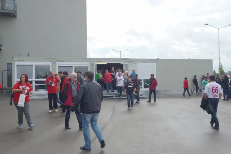 Bild: Mit ELA Räumen am Point of Sale: Fanshop am Heimstadion des FC Augsburg eröffnet