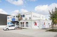 Bild: Apotheke und Optiker ziehen in Containerräume von ELA