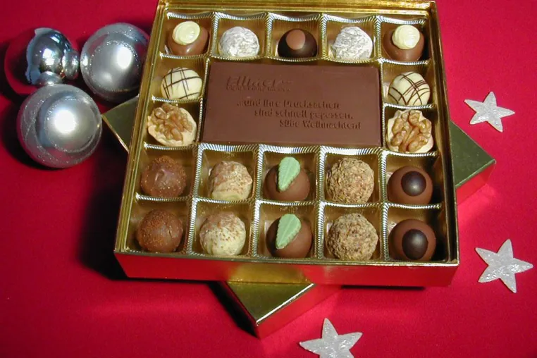 Bild: Tradition trifft Hi-Tech: Schokologo-Pralinenbox als edles und süßes Weihnachtspräsent