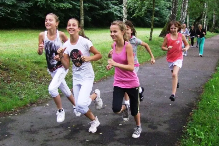 Bild: Private Real- und Wirtschaftsschule Krauß läuft für Kindernetzwerk