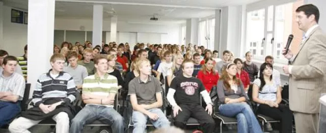 Bild: 19. Jahrgang nimmt Studium an der BAW auf