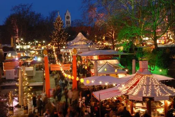 Bild: "Kunst setzt sich durch" auf dem Schwabinger Weihnachtsmarkt ab dem 29.11.2013