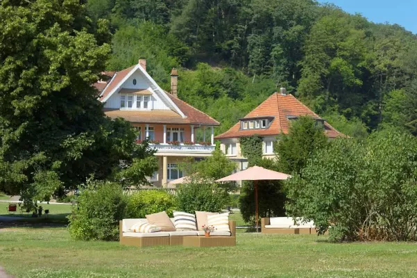 Relaxen und schwimmen, Sonnen- und Lehmbaden – Entspannung pur im neuen „SPA Garten am Fluss“ Bild: Relaxen und schwimmen, Sonnen- und Lehmbaden – Entspannung pur im neuen „SPA Garten am Fluss“