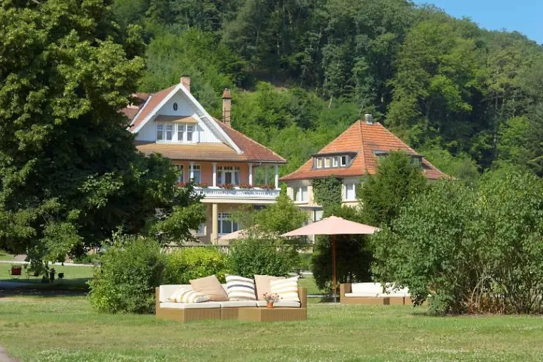 Relaxen und schwimmen, Sonnen- und Lehmbaden – Entspannung pur im neuen „SPA Garten am Fluss“ Bild: Relaxen und schwimmen, Sonnen- und Lehmbaden – Entspannung pur im neuen „SPA Garten am Fluss“