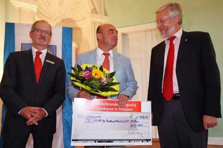 Bild: Photovoltaikgroßhändler und Projektentwickler B5 Solar gewinnt Wirtschaftsförderpreis 2009