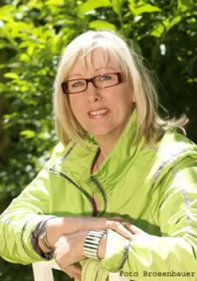 Bild: Tirolerin erhält Segnungsbrief vom Vatikan für Wundheilöl