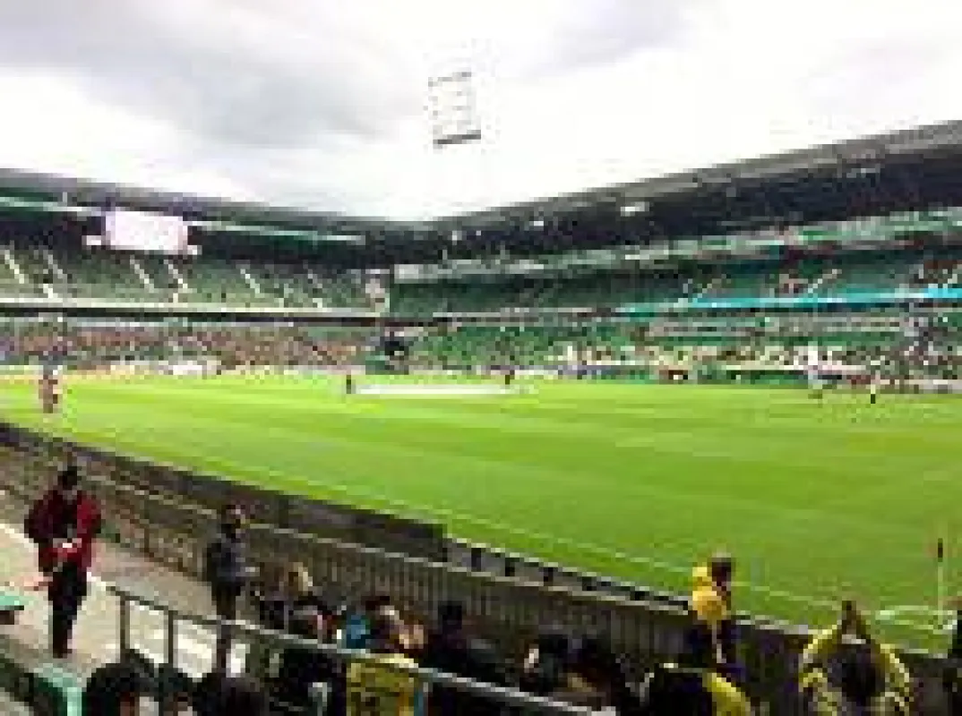 Kath Gruppe mit Gästen im Fußballstadion in Bremen/Projekt