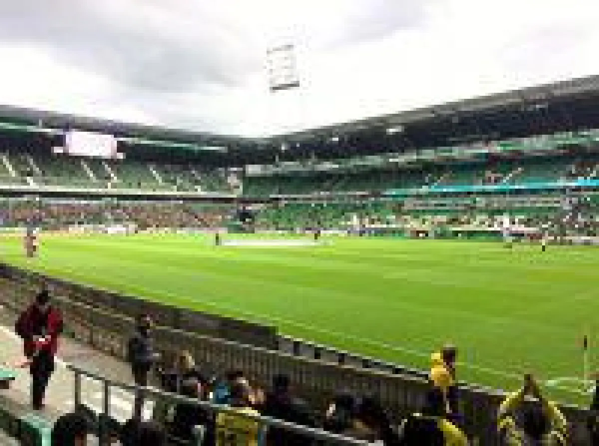 Kath Gruppe mit Gästen im Fußballstadion in Bremen/Projekt 