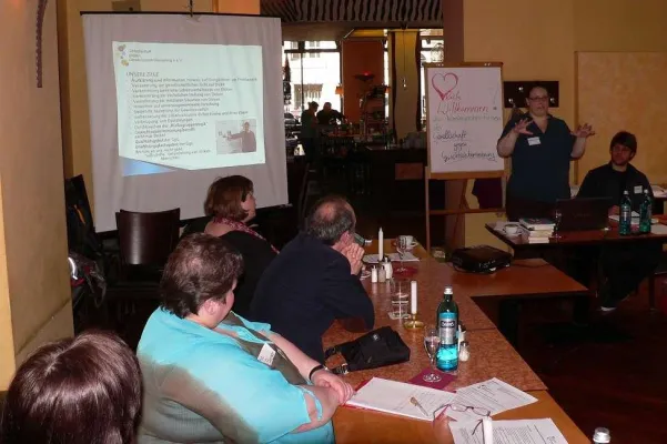 Bild: „Dick“ ist kein Schimpfwort - Tagung der Gesellschaft gegen Gewichtsdiskriminierung