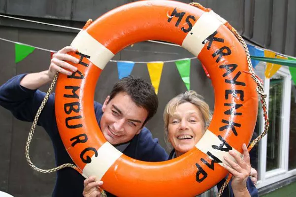 Versteigerung nichtabgeholter „Seemannskoffer“ im Hamburger Seemannsheim Krayenkamp Bild: Versteigerung nichtabgeholter „Seemannskoffer“ im Hamburger Seemannsheim Krayenkamp