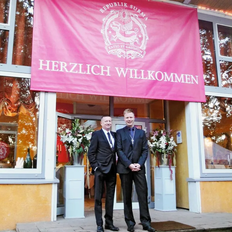 Die Geschäftsführer Bert W. Grabe und Ulrich Steffener freuen sich über den hohen Spendenerlös