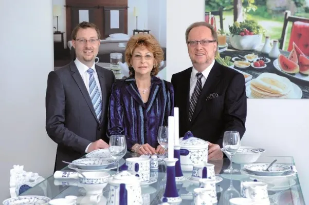 Bild: Investition in Millionenhöhe. Porzellanhersteller KAHLA weiht neues Ofen- und Handlingsystem ein