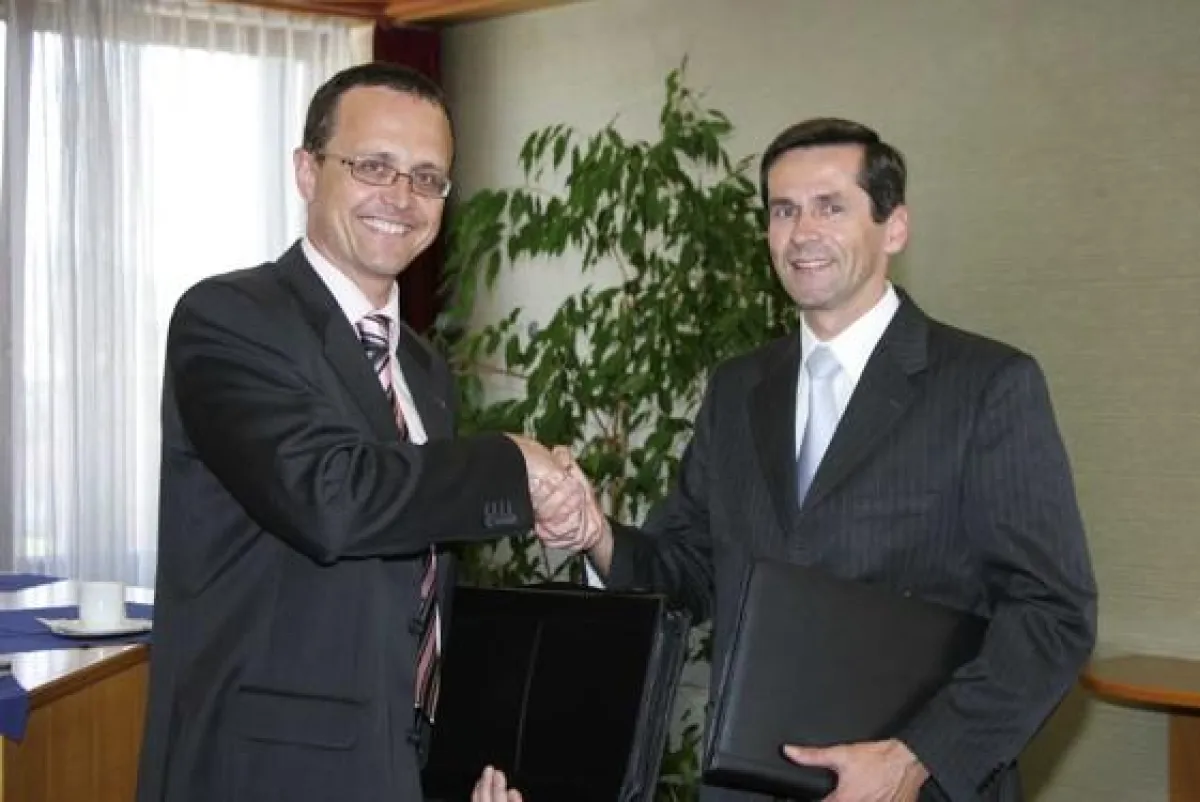 Links: Hon.-Prof. Mag. Dipl.-Ing. Dr. Hermann Sikora ? GF GRZ IT Center Linz GmbH | Rechts: Dipl.-Ing. Wilfried Seyruck - GF PROGRAMMIERFABRIK GmbH