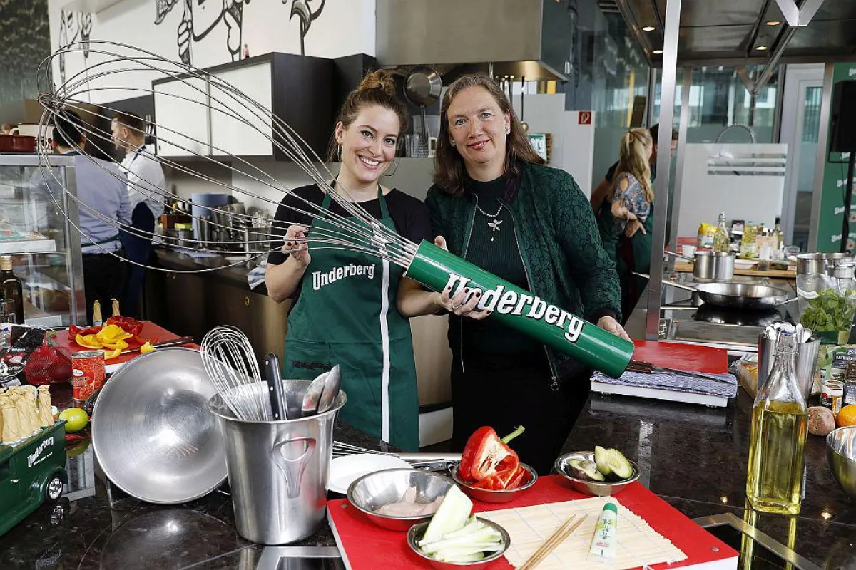 Siegerin Tabea Elkarra und Dr. Hubertine Underberg-Ruder