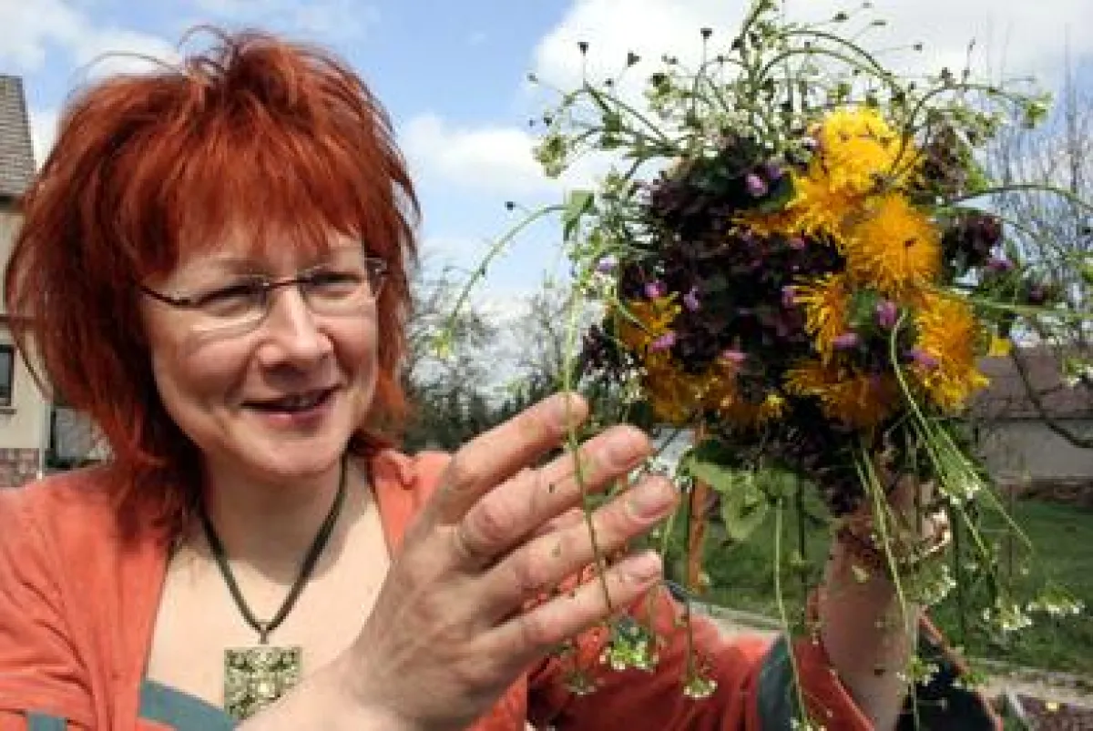 Kräuterfrau Martina Barth aus der Dübener Heide.