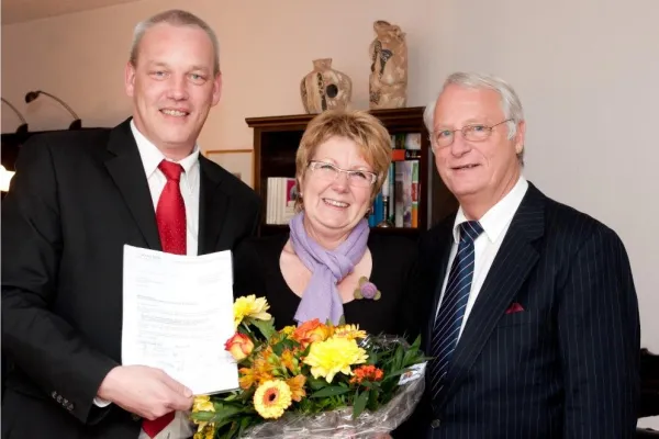 Jubiläum im Hause John - 10.000 Kundin freut sich auf ihre neue Tätigkeit Bild: Jubiläum im Hause John - 10.000 Kundin freut sich auf ihre neue Tätigkeit