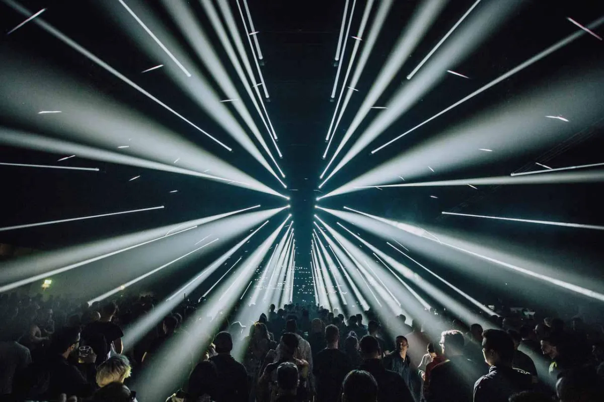 „ELATION Smarty Hybrid im Einsatz auf dem Time Warp Festival 2019