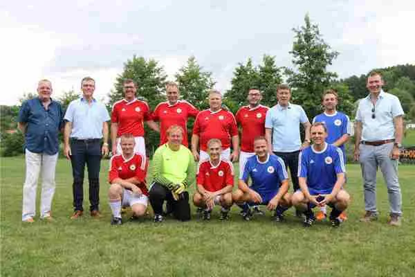Liebenauer Fußballturnier mit Otto Rehhagel Bild: Liebenauer Fußballturnier mit Otto Rehhagel