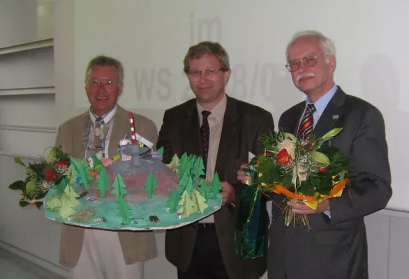Bild: Rektor und Dekan verabschieden zwei beliebte Lehrkräfte der Hochschule Harz