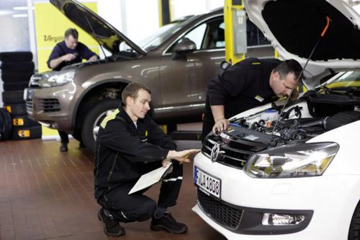Autoservice in einer Vergölst-Werkstatt.