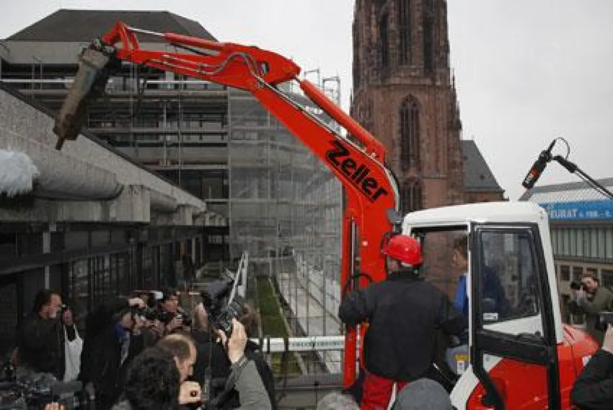 Oberbürgermeisterin Petra Roth startet mit dem