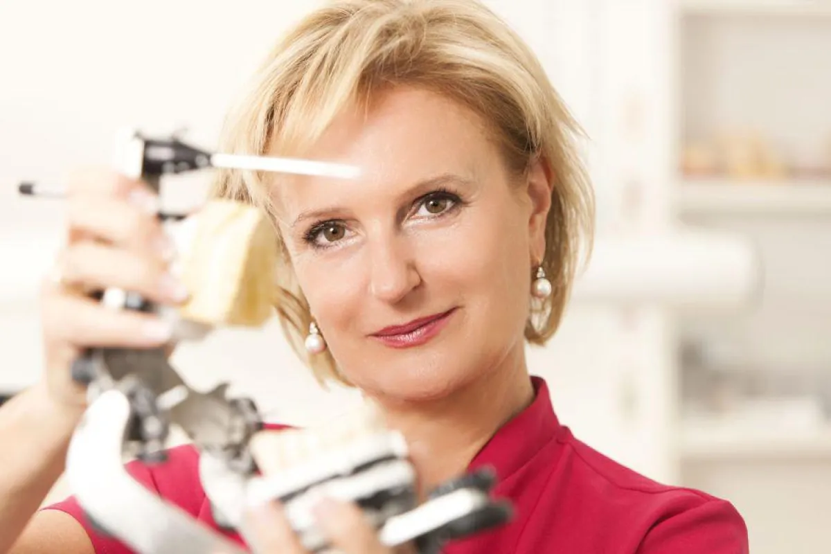 Laser-Parodontitistherapien sind das Spezialgebiet von Zahnärztin Dr. Beatrix Lenz.