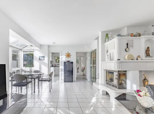 Bild: Doppelhaushälfte mit Charakter – oder: Warum manche Häuser mehr können als nur „wohnen“