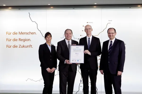 Bild: TÜV bestätigt Volksbank Mittelhessen hohe Ausbildungsqualität