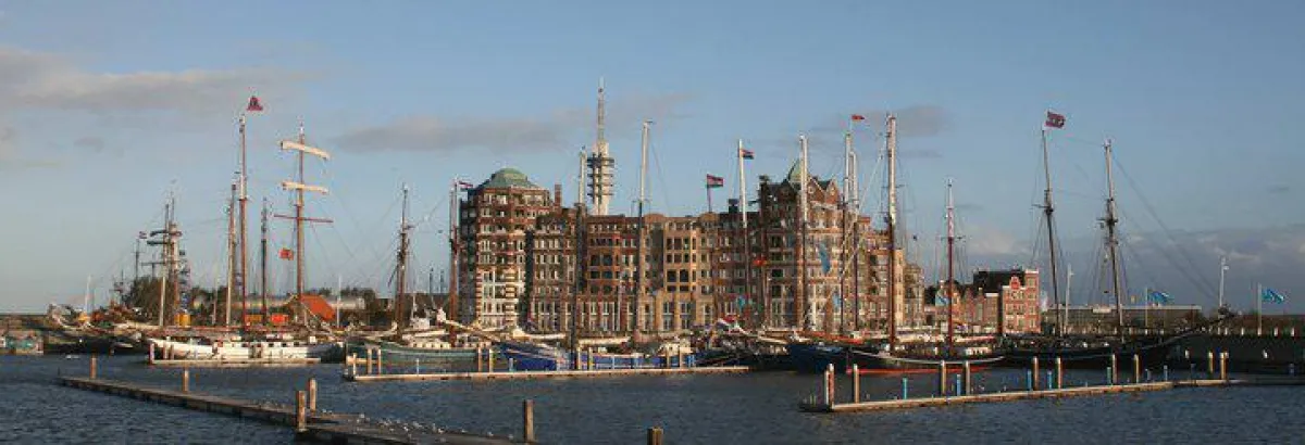 Im Bataviahaven in Lelystad startet die Segelfahrt auf der Abel Tasman