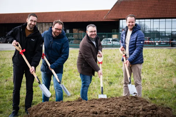 Bild: Familiengeführtes Handelsunternehmen investiert in weitere Lagerhalle bei Dresden