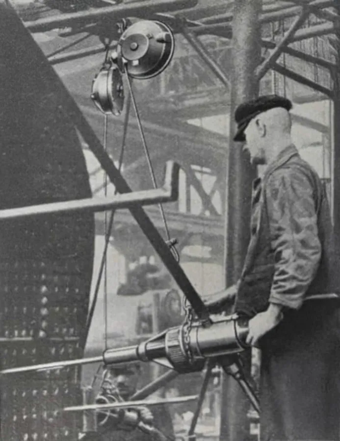 AUTOSTAT-Balancer von HAHN+KOLB erleichtern seit 90 Jahren den ergonomischen Werkzeugeinsatz. (© Hahn+Kolb)