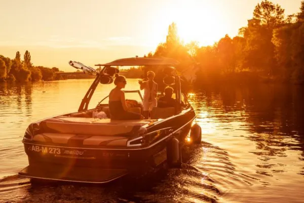 Feiern auf dem Speedboot: Gruppenevents von Geburtstag bis Junggesellenabschied Bild: Feiern auf dem Speedboot: Gruppenevents von Geburtstag bis Junggesellenabschied