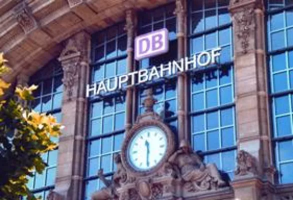 Bild: Centralbahnhof voller Pracht und Prunk: Vor 125 Jahren fuhr der erste Zug in den Frankfurter Hauptbahnhof