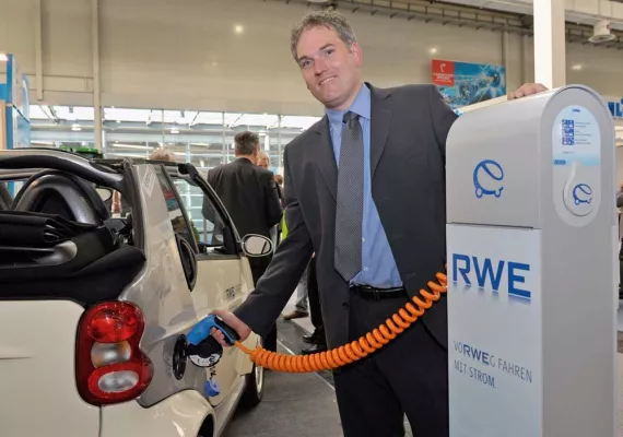 Bild: Startschuss für die „Tankstelle der Zukunft“