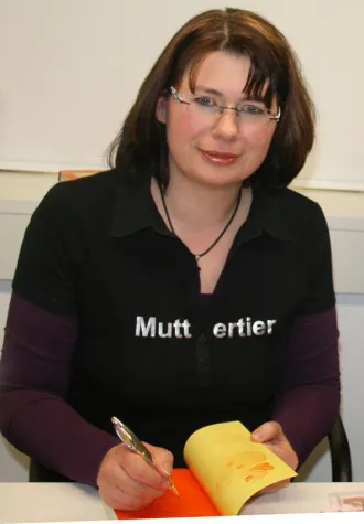 Bild: Sonja Liebsch im März auf Lesereise: 15 Lesungen aus dem Roman „Muttertier @n Rabenmutter“