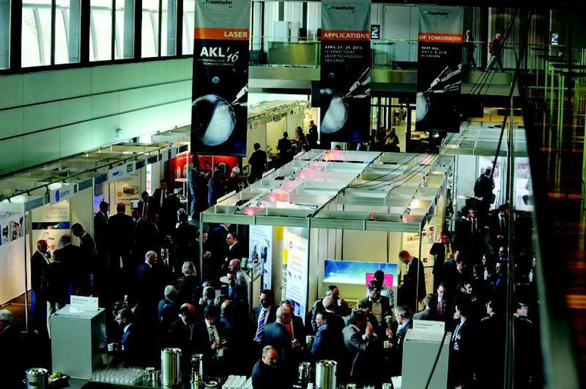Bild 1: Die bereits ausgebuchte Sponsoren-Ausstellung bietet die Möglichkeit zum intensiven Austausch mit Insidern der Laserbranche. (© Fraunhofer ILT, Aachen. )