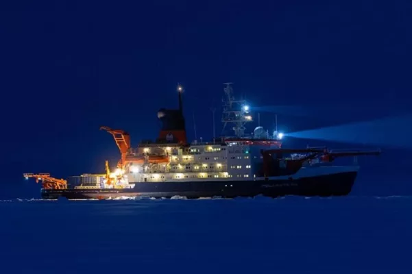 Gefangen im Eis - An Bord der größten Arktis-Forschungsexpedition aller Zeiten Bild: Gefangen im Eis - An Bord der größten Arktis-Forschungsexpedition aller Zeiten