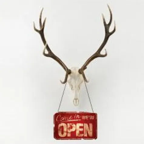 Aufbrezeln für die Wiesn im Alpenflüstern-Stüberl (Showroom) Bild: Aufbrezeln für die Wiesn im Alpenflüstern-Stüberl (Showroom)