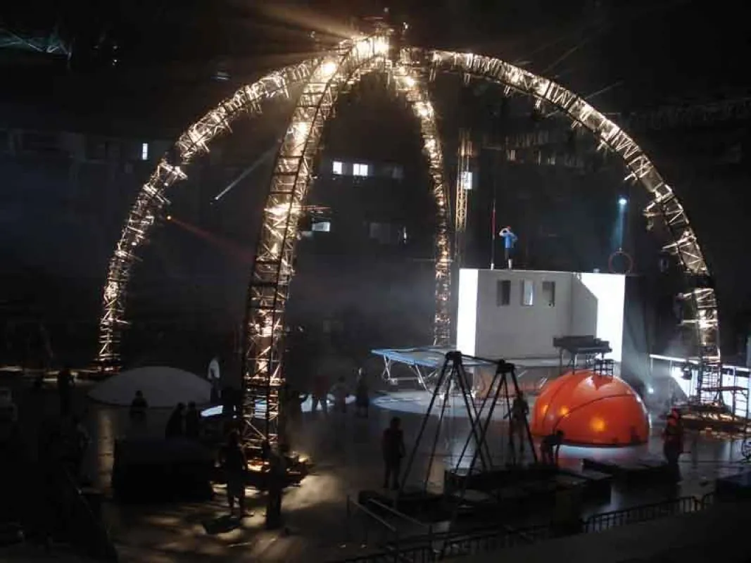 Die Bühnenkonstruktion für Cirque du Soleil (Foto: Stageco Business Partners)