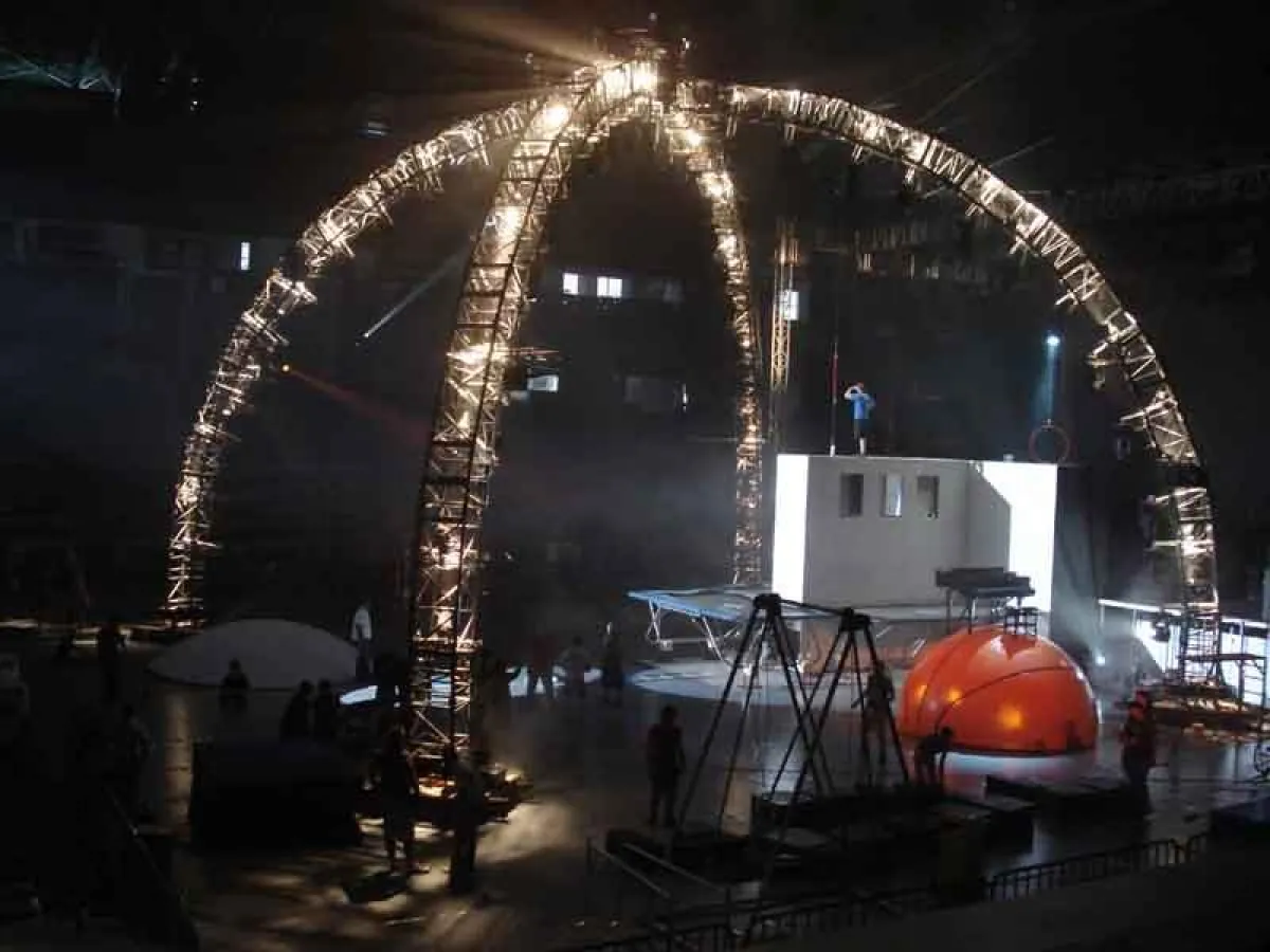 Die Bühnenkonstruktion für Cirque du Soleil (Foto: Stageco Business Partners)