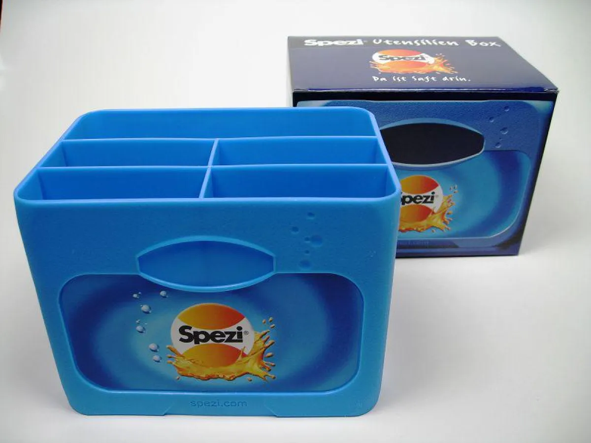 Ordnung auf dem Schreibtisch: Die Fächer sind ideal für Kleinteile wie USB-Stick, Stifte etc.