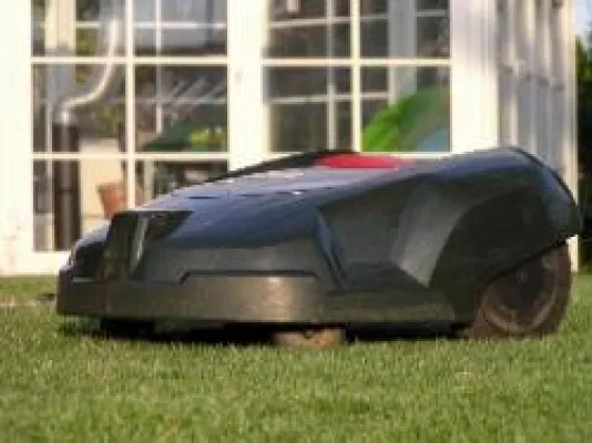 Bild: Der automatische Rasenmäher – jetzt auch für Parkanlagen und Sportplätze