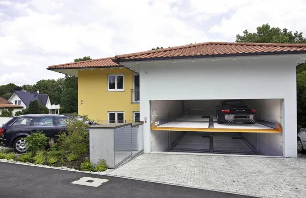 Bild: Auch in der Garage barrierefrei bauen - Parksystem Multivario von Klaus mit „Alu-Longlife“ macht’s möglich